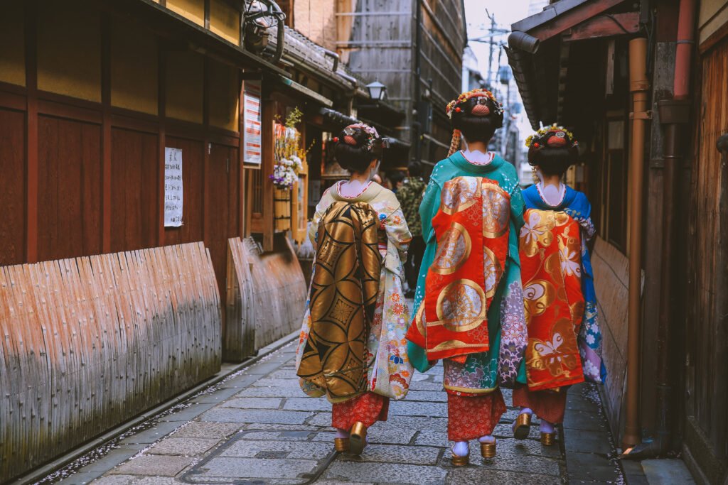 京都で英会話 京都の街並みと舞妓さん